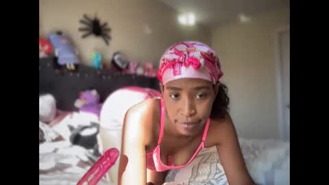 Snapshot of cum2charmxx chatting on 10-27-25, 04:22 cum2charmxx online show from 10-27-25, 04:22