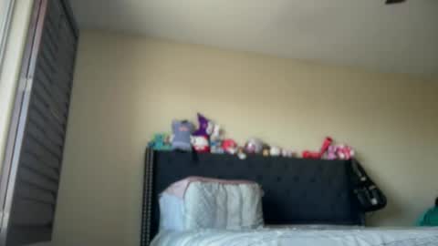 Snapshot of cum2charmxx chatting on 07-16-26, 05:19 cum2charmxx online show from 07-16-26, 05:19