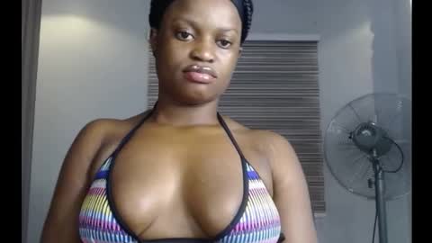 Snapshot of cum_ebony_petitxx chatting on 09-19-25, 07:32 cath online show from 09-19-25, 07:32