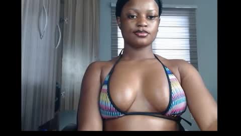 Snapshot of cum_ebony_petitxx chatting on 10-11-25, 07:29 cath online show from 10-11-25, 07:29
