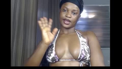Snapshot of cum_ebony_petitxx chatting on 10-19-25, 07:31 cath online show from 10-19-25, 07:31