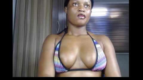 Snapshot of cum_ebony_petitxx chatting on 10-23-25, 07:40 cath online show from 10-23-25, 07:40