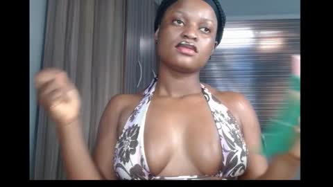 Snapshot of cum_ebony_petitxx chatting on 10-26-25, 06:41 cath online show from 10-26-25, 06:41