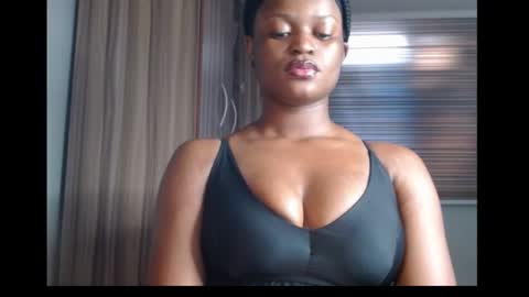 Snapshot of cum_ebony_petitxx chatting on 10-28-25, 07:01 cath online show from 10-28-25, 07:01