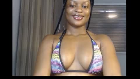 Snapshot of cum_ebony_petitxx chatting on 10-31-25, 07:09 cath online show from 10-31-25, 07:09