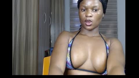 Snapshot of cum_ebony_petitxx chatting on 11-19-25, 04:07 cath online show from 11-19-25, 04:07