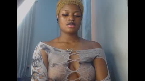Snapshot of cum_ebony_petitxx chatting on 06-29-26, 10:15 cath online show from 06-29-26, 10:15