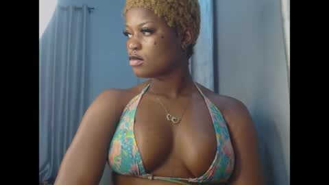 Snapshot of cum_ebony_petitxx chatting on 06-30-26, 07:31 cath online show from 06-30-26, 07:31