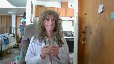 Snapshot of cumfornikki chatting on 02-28-26, 10:33 Nikki online show from 02-28-26, 10:33