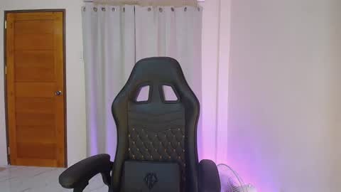 Snapshot of cummingyu chatting on 01-15-25, 11:53 cummingyu online show from 01-15-25, 11:53