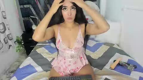 Snapshot of cummylove1 chatting on 10-21-25, 02:56 kelly doll allen online show from 10-21-25, 02:56