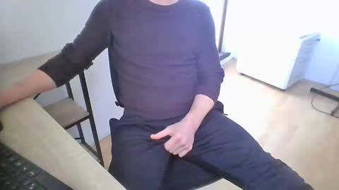 Snapshot of cumrocco009 chatting on 01-02-25, 10:05 cumrocco online show from 01-02-25, 10:05