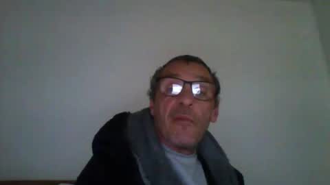 Snapshot of cumseeme002 chatting on 04-11-26, 03:27 Alan online show from 04-11-26, 03:27