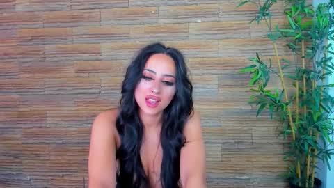 Snapshot of cupcake_izzy chatting on 10-28-25, 05:33 cupcake_izzy online show from 10-28-25, 05:33