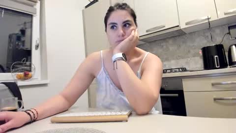 Snapshot of cuplu29 chatting on 05-19-26, 01:33 maria alex online show from 05-19-26, 01:33