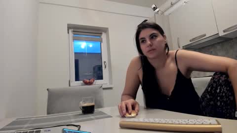 Snapshot of cuplu29 chatting on 05-31-26, 02:31 maria alex online show from 05-31-26, 02:31