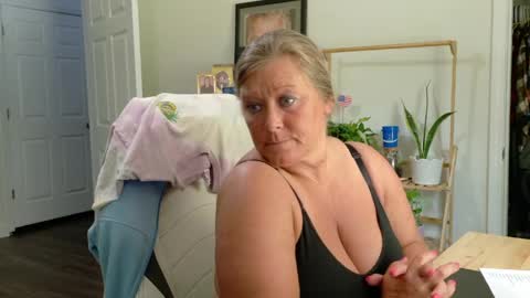 Snapshot of curiouscouple3143 chatting on 05-12-26, 04:59 curious couple online show from 05-12-26, 04:59