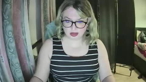 Snapshot of curleyshirley chatting on 04-17-26, 08:34 Shirley online show from 04-17-26, 08:34
