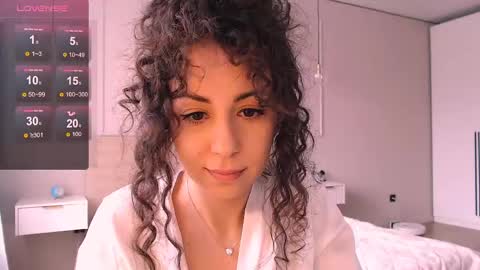 curly_jade_ online show from 04-24-26, 11:12