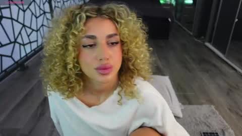 Snapshot of curlyanto chatting on 05-31-26, 08:54 Antonia online show from 05-31-26, 08:54
