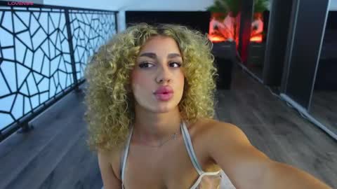 Snapshot of curlyanto chatting on 06-08-26, 08:37 Antonia online show from 06-08-26, 08:37