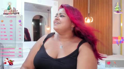 Snapshot of curvy_beauty_ chatting on 12-11-24, 05:37  Hanna  online show from 12-11-24, 05:37