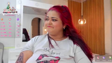 Snapshot of curvy_beauty_ chatting on 12-15-24, 02:27  Hanna  online show from 12-15-24, 02:27