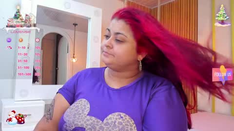 Snapshot of curvy_beauty_ chatting on 12-17-24, 11:17  Hanna  online show from 12-17-24, 11:17