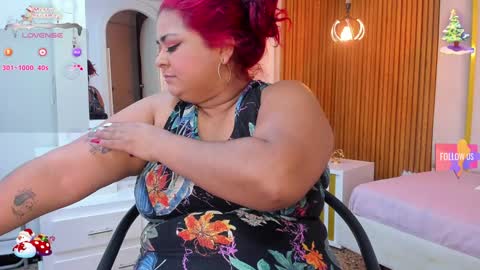 Snapshot of curvy_beauty_ chatting on 12-20-24, 11:21  Hanna  online show from 12-20-24, 11:21