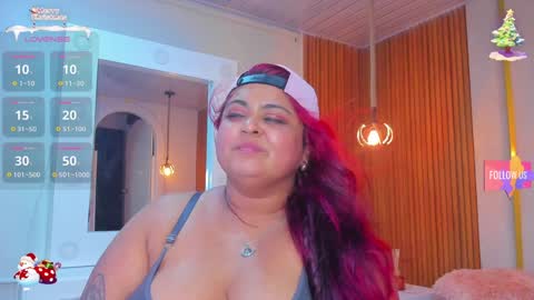 Snapshot of curvy_beauty_ chatting on 01-03-25, 09:47  Hanna  online show from 01-03-25, 09:47