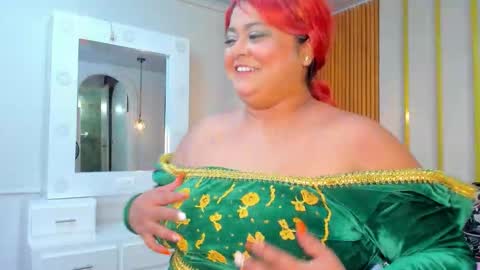 Snapshot of curvy_beauty_ chatting on 10-28-25, 11:47  Hanna  online show from 10-28-25, 11:47
