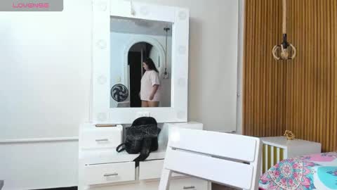 Snapshot of curvy_beauty_ chatting on 10-29-25, 11:01  Hanna  online show from 10-29-25, 11:01