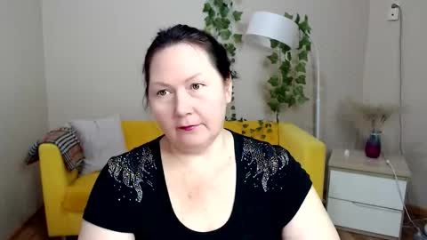 curvy_girlz online show from 11-17-25, 04:13