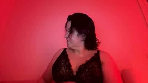 Snapshot of curvyflora chatting on 02-06-25, 02:11 CurvyFlora online show from 02-06-25, 02:11