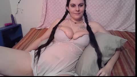 Snapshot of curvygamerceline chatting on 12-08-24, 01:56 Celine Fawe online show from 12-08-24, 01:56