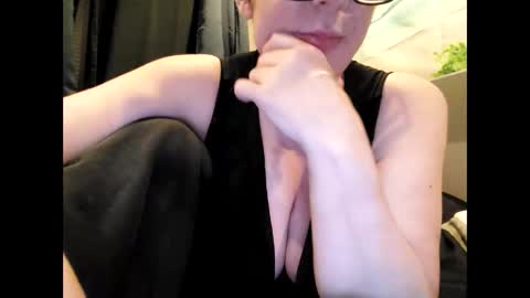 Milfmomma online show from 03-12-25, 12:53