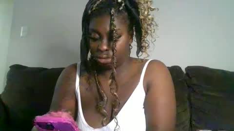 Snapshot of curvyychocolate chatting on 12-30-24, 01:03 curvyychocolate online show from 12-30-24, 01:03
