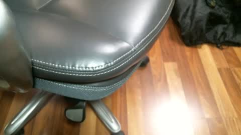 Snapshot of cutandwaxed2 chatting on 12-14-24, 02:31 BI SMOOTH MATURE  SUB online show from 12-14-24, 02:31