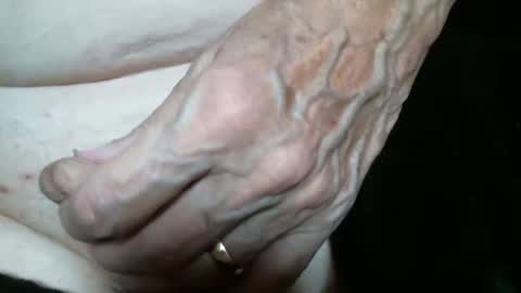 Snapshot of cutandwaxed2 chatting on 10-19-25, 01:34 BI SMOOTH MATURE  SUB online show from 10-19-25, 01:34