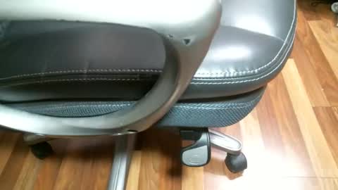 Snapshot of cutandwaxed2 chatting on 04-29-26, 01:15 BI SMOOTH MATURE SUB online show from 04-29-26, 01:15