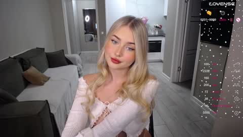 Kira  online show from 09-25-25, 12:31