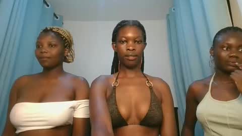 Snapshot of cute_angel11 chatting on 10-22-25, 09:58 angel online show from 10-22-25, 09:58