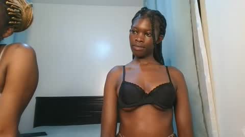 Snapshot of cute_angel11 chatting on 10-25-25, 11:21 angel online show from 10-25-25, 11:21