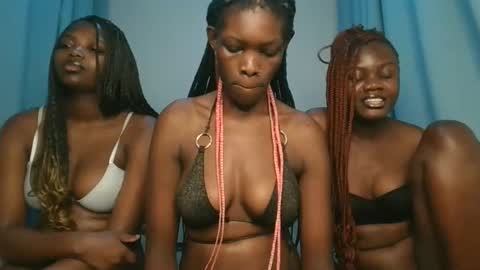 Snapshot of cute_angel11 chatting on 12-04-25, 09:45 angel online show from 12-04-25, 09:45