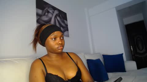 Liya online show from 10-22-25, 07:41