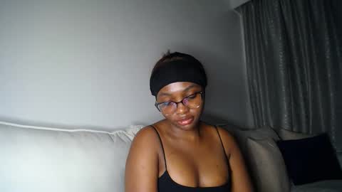 Liya online show from 04-20-26, 05:59