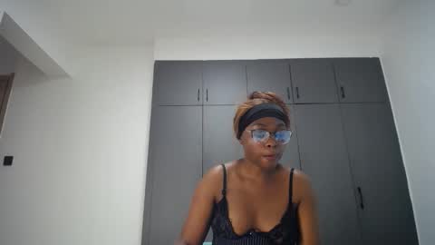 Liya online show from 04-25-26, 01:41