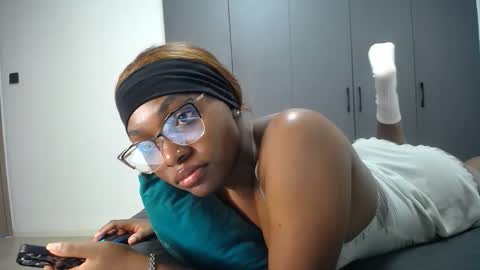 Liya online show from 04-26-26, 07:39