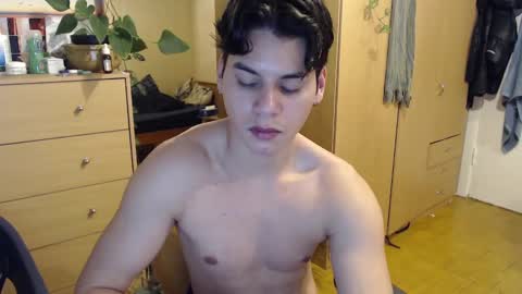 Snapshot of cute_boy859 chatting on 12-31-24, 08:02 Tomas online show from 12-31-24, 08:02