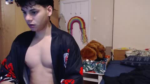 Snapshot of cute_boy859 chatting on 11-13-25, 08:52 Tomas online show from 11-13-25, 08:52